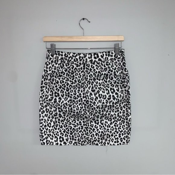 H&M Denim Mini Skirt Women’s Size 6 US White  Leopard Print Raw-Edge Hem NWOT - Picture 4 of 8